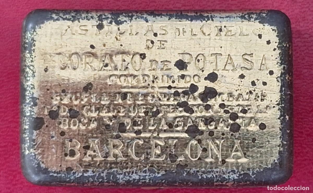Bo&icirc;tes et petites bo&icirc;tes m&eacute;talliques: Cajita met&aacute;lica vintage tipo pastillero
