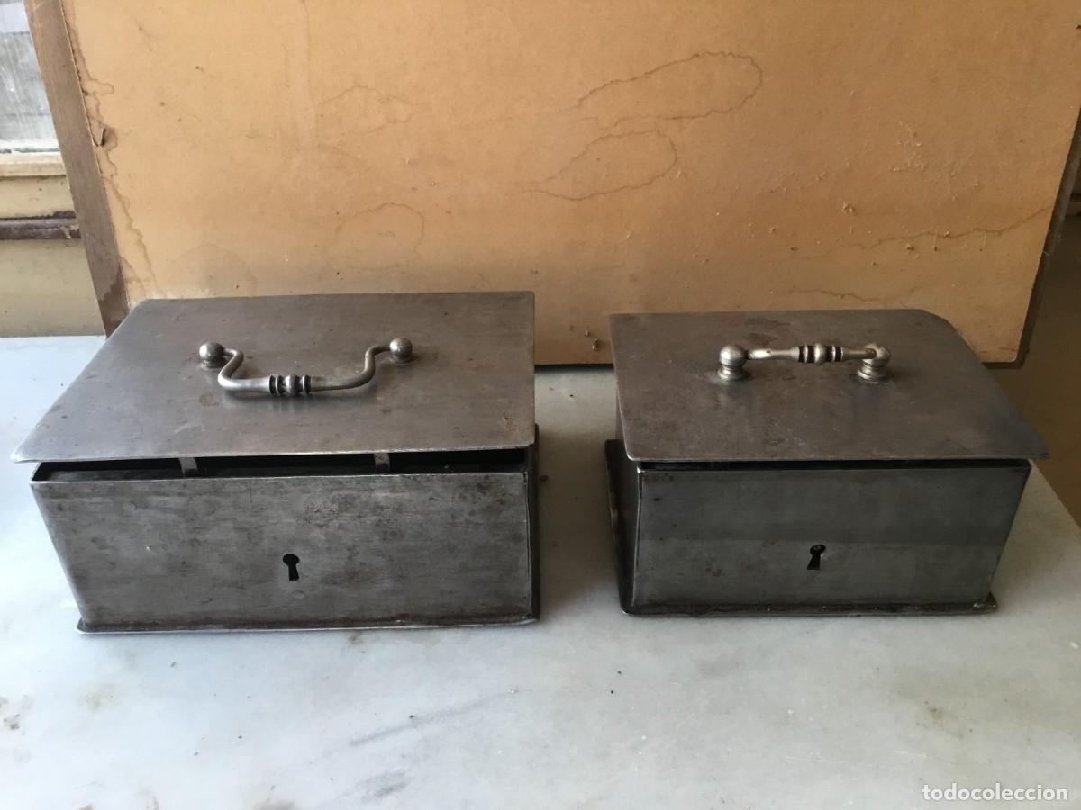 Cajas y cajitas met&aacute;licas: Antiguas cajas de caudales - Foto 1