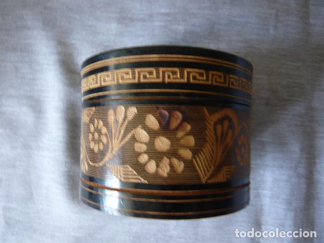 Cajas y cajitas met&aacute;licas: CAJA EN MADERA TALLADA 7 X 9 CM - Foto 2