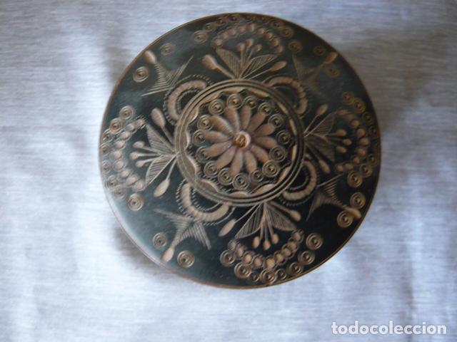 Cajas y cajitas met&aacute;licas: CAJA EN MADERA TALLADA 7 X 9 CM - Foto 3