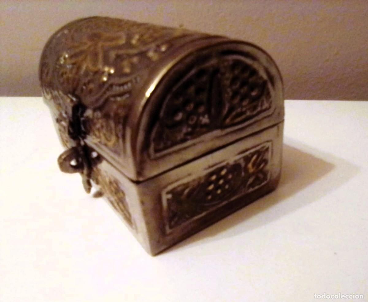 Cajas y cajitas met&aacute;licas: Cofre o joyero repujado - Foto 3
