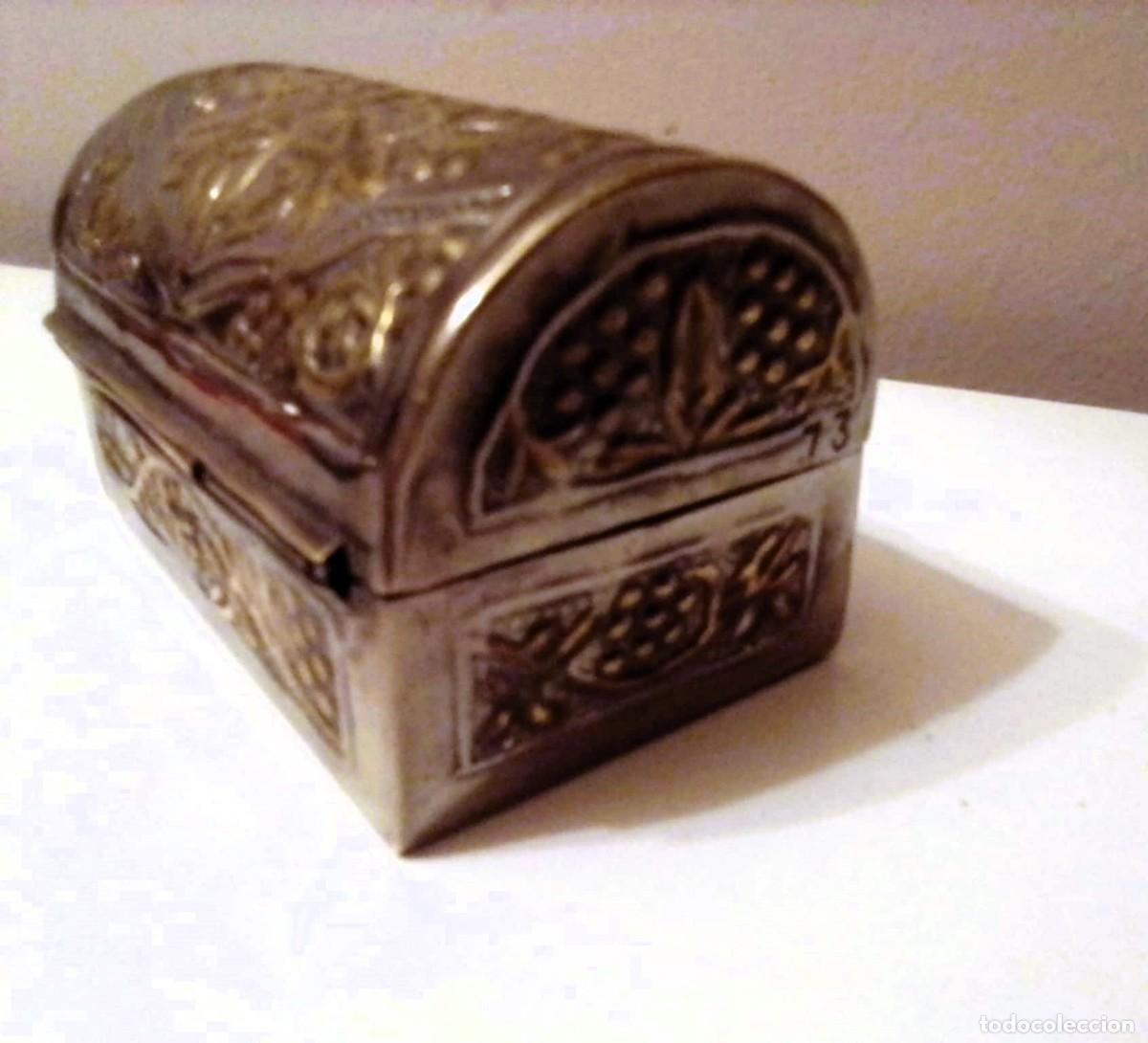 Cajas y cajitas met&aacute;licas: Cofre o joyero repujado - Foto 5