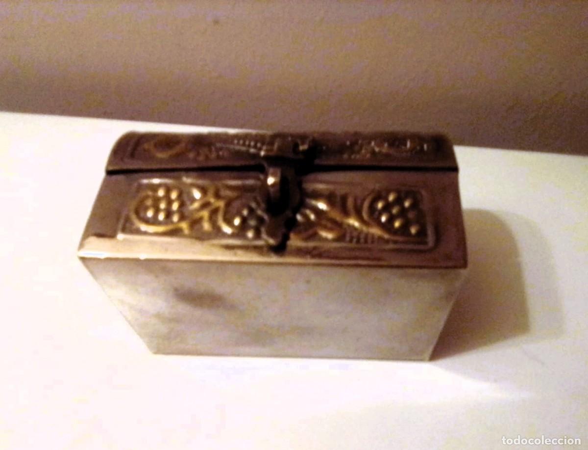 Cajas y cajitas met&aacute;licas: Cofre o joyero repujado - Foto 7