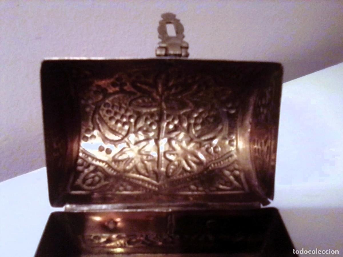 Cajas y cajitas met&aacute;licas: Cofre o joyero repujado - Foto 9