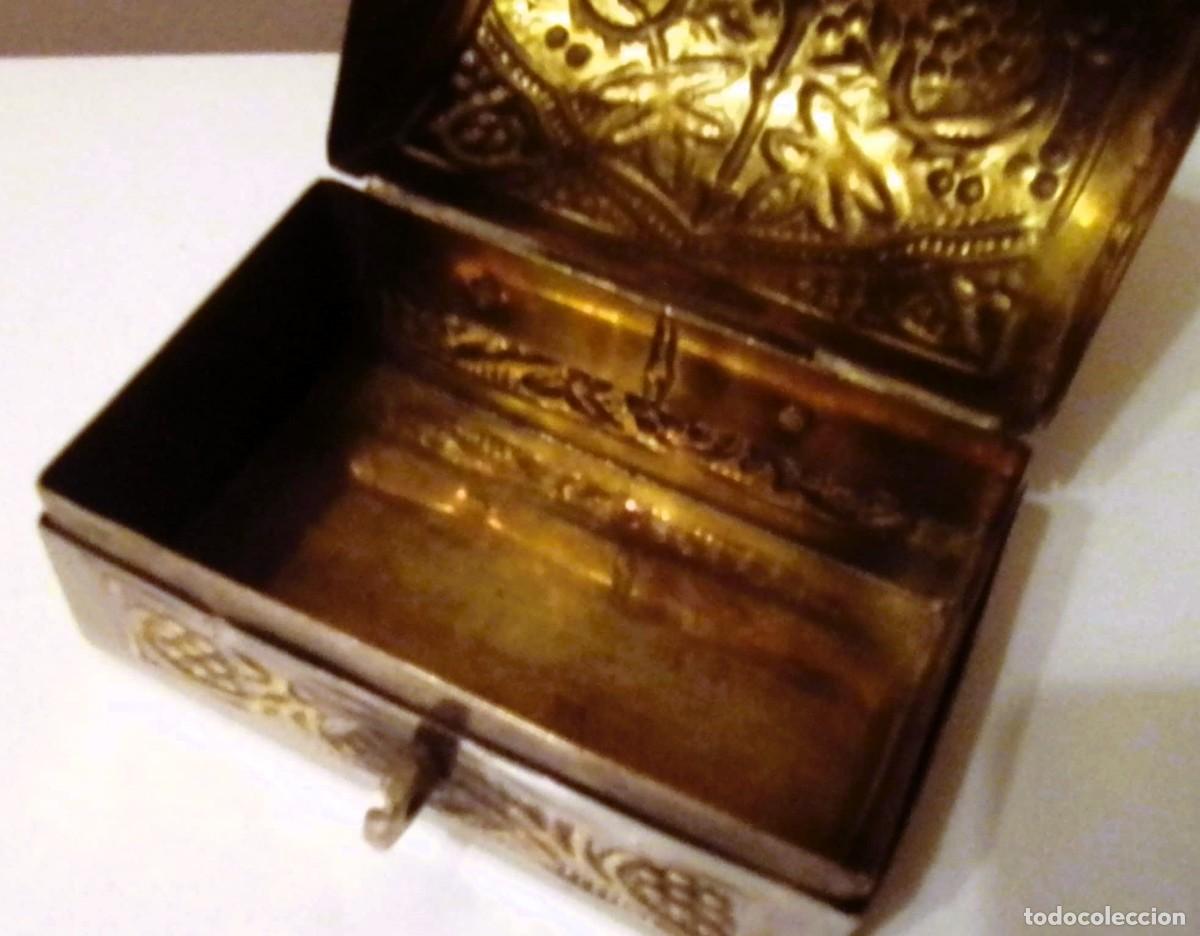 Cajas y cajitas met&aacute;licas: Cofre o joyero repujado - Foto 10