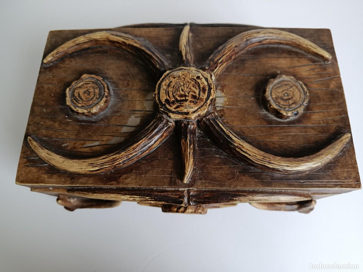 Cajas y cajitas met&aacute;licas: CAJA DECORADA CON ASTAS. 1900 GRAMOS - Foto 2