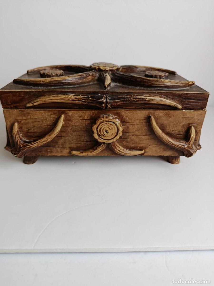 Cajas y cajitas met&aacute;licas: CAJA DECORADA CON ASTAS. 1900 GRAMOS - Foto 4