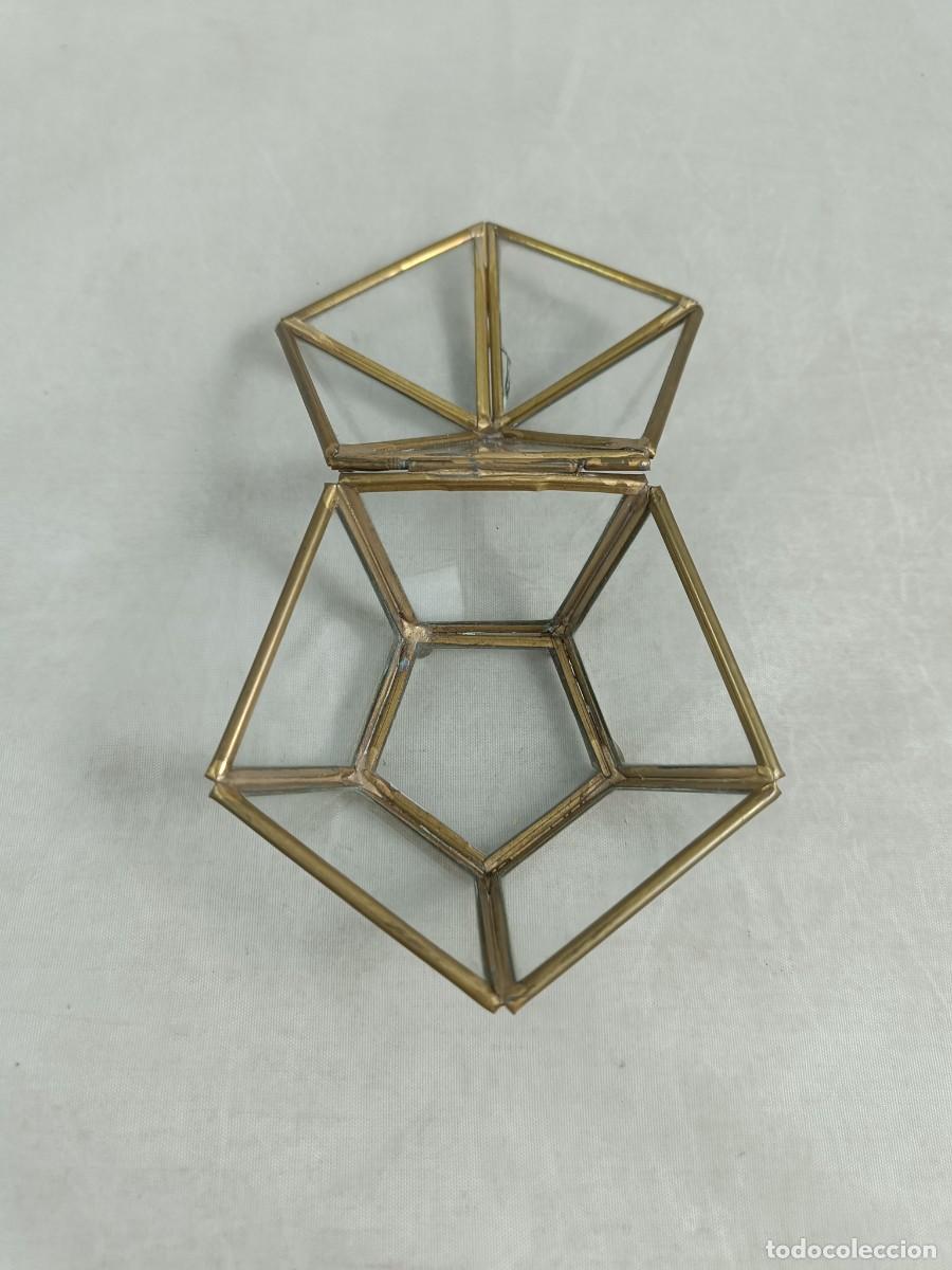 Cajas y cajitas met&aacute;licas: CAJA PENTAGONAL DE CRISTAL Y REMATES EN LATON. - Foto 4