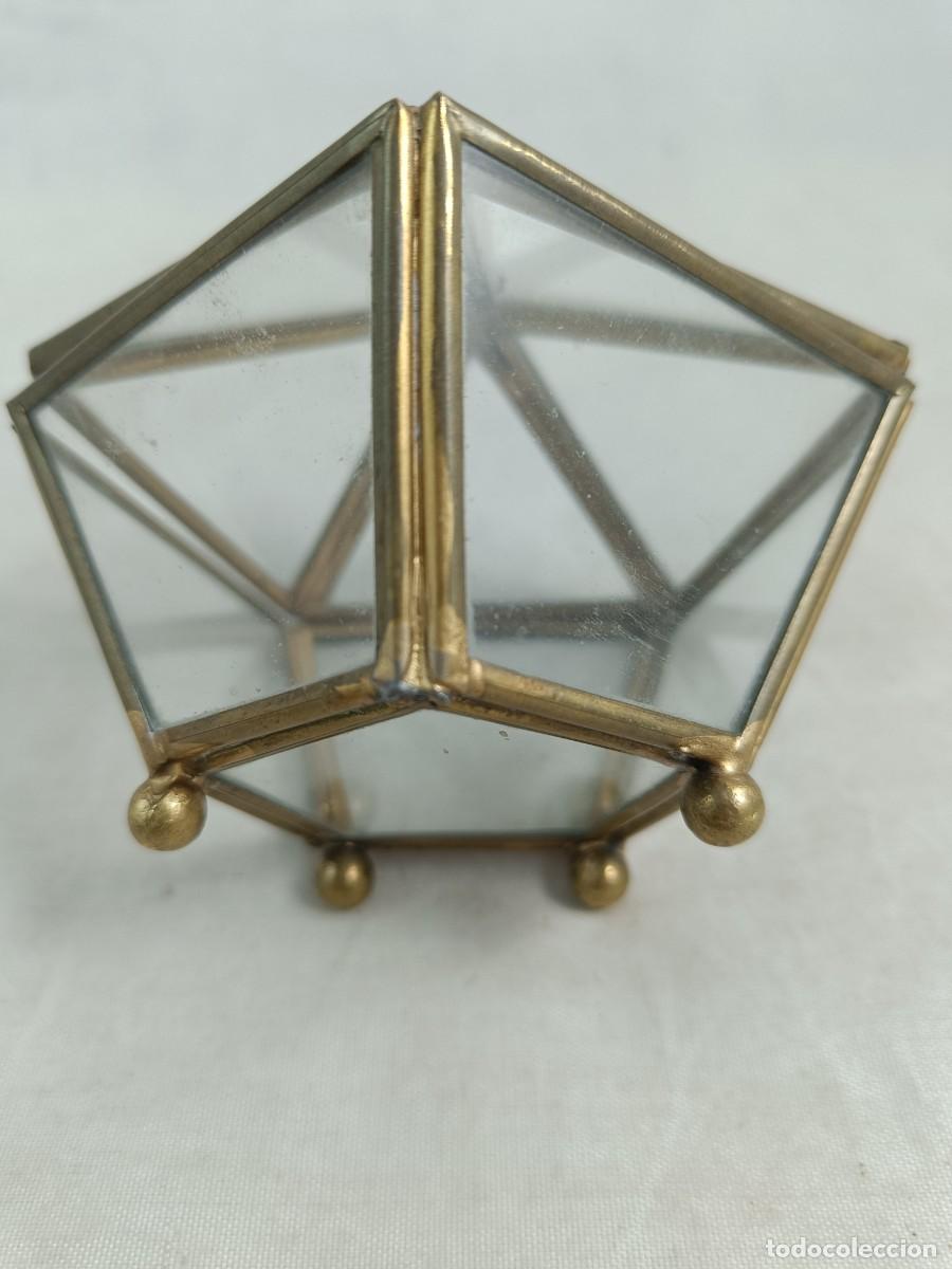 Cajas y cajitas met&aacute;licas: CAJA PENTAGONAL DE CRISTAL Y REMATES EN LATON. - Foto 5