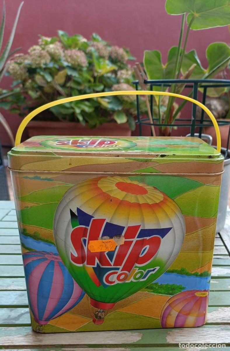 Casse e cassette metalliche: Bonita lata vintage de detergente Skip, precio en pesetas.