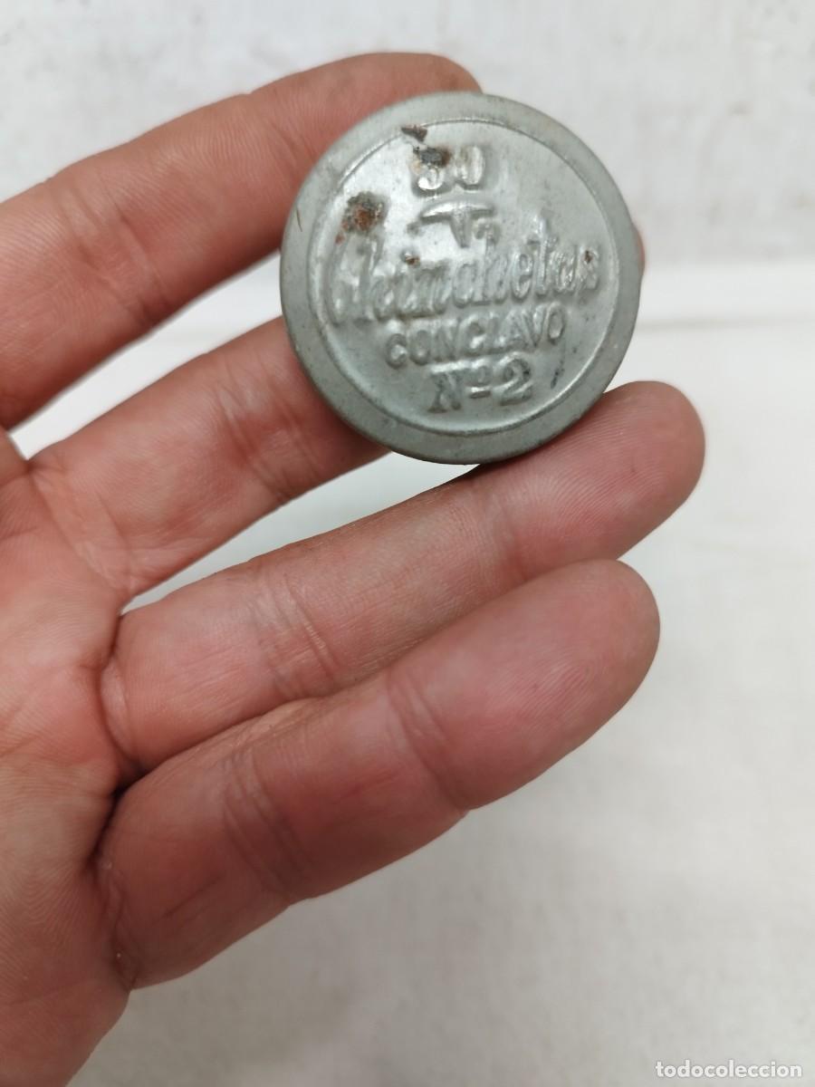 Casse e cassette metalliche: Antigua caja met&aacute;lica de chinchetas con clavo N&ordm; 2. las grapas est&aacute;n sin contar.