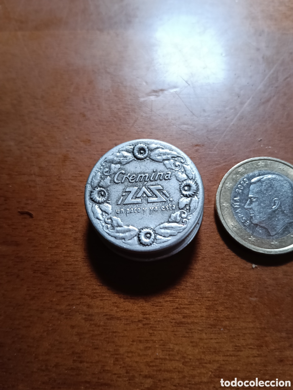 Bo&icirc;tes et petites bo&icirc;tes m&eacute;talliques: Cajita de aluminio con pomada CREMINA ZAZ ! un poco y ya est&aacute;. Mide 2,5 x 2,5 cm.
