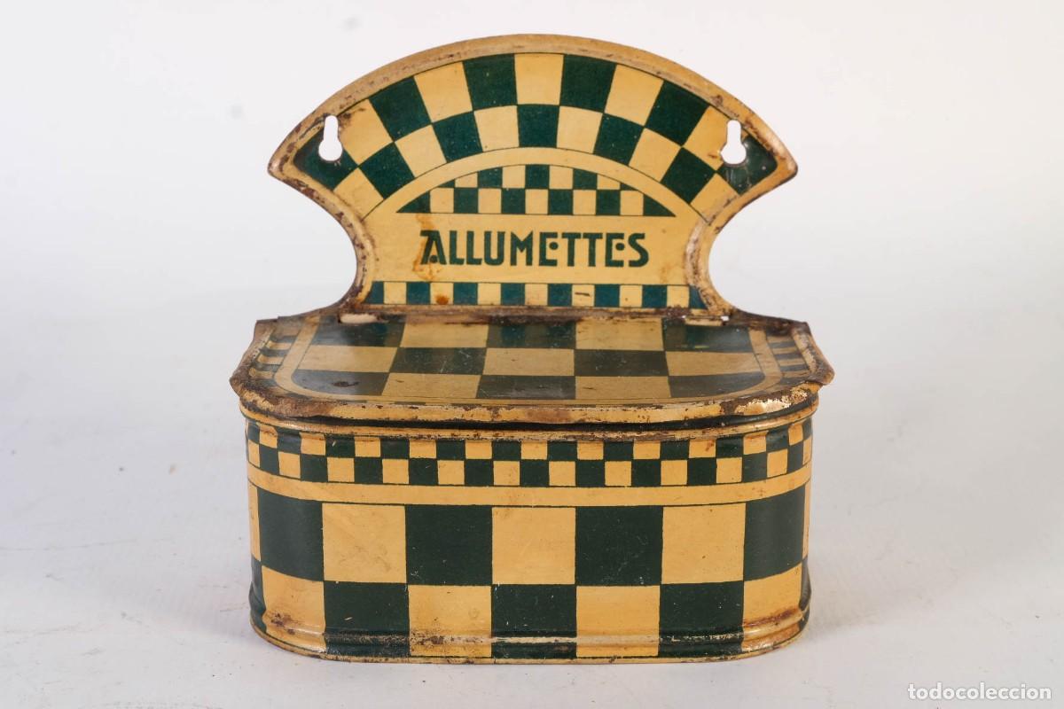 Bo&icirc;tes et petites bo&icirc;tes m&eacute;talliques: Caja ba&uacute;l en hojalata Allumettes