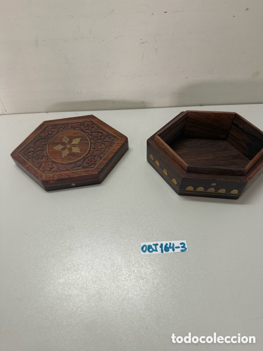 Cajas y cajitas met&aacute;licas: Joyero de madera tallada y lat&oacute;n - Foto 2