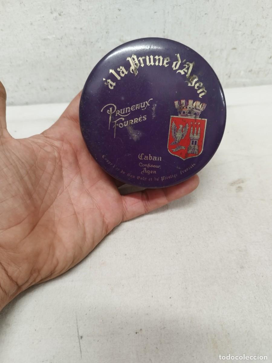 Cajas y cajitas met&aacute;licas: Antigua caja met&aacute;lica de pruna d&acute;agen. Ciruelas, prunas.