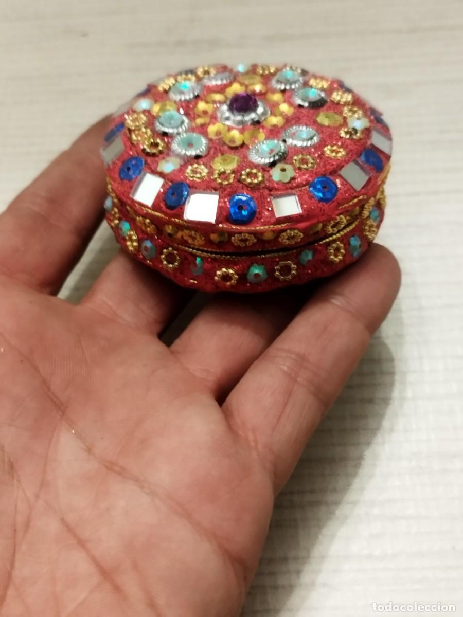 Cajas y cajitas met&aacute;licas: Antiguo caja indu, mandala.