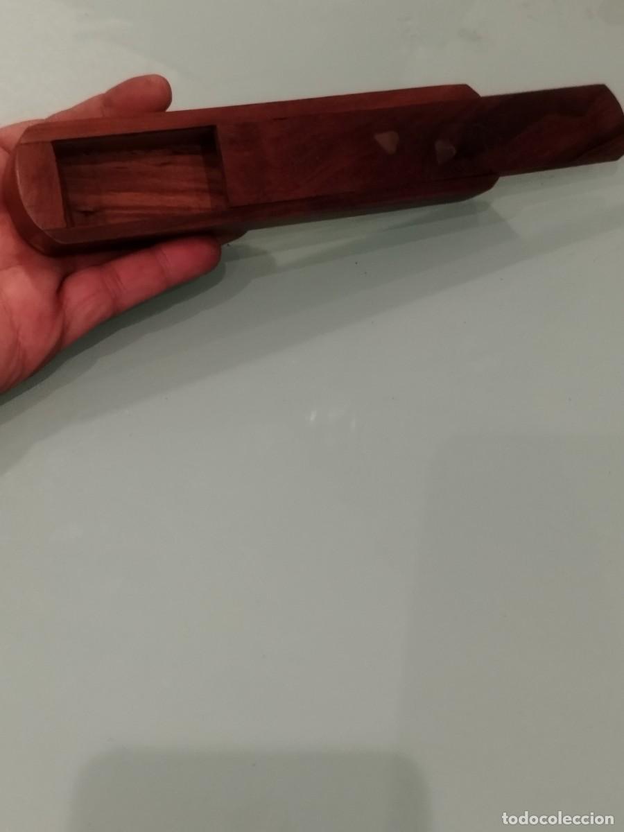 Caixas e caixinhas met&aacute;licas: Antiguo estuche, porta l&aacute;pices, de madera. Con incrustaciones de metal.