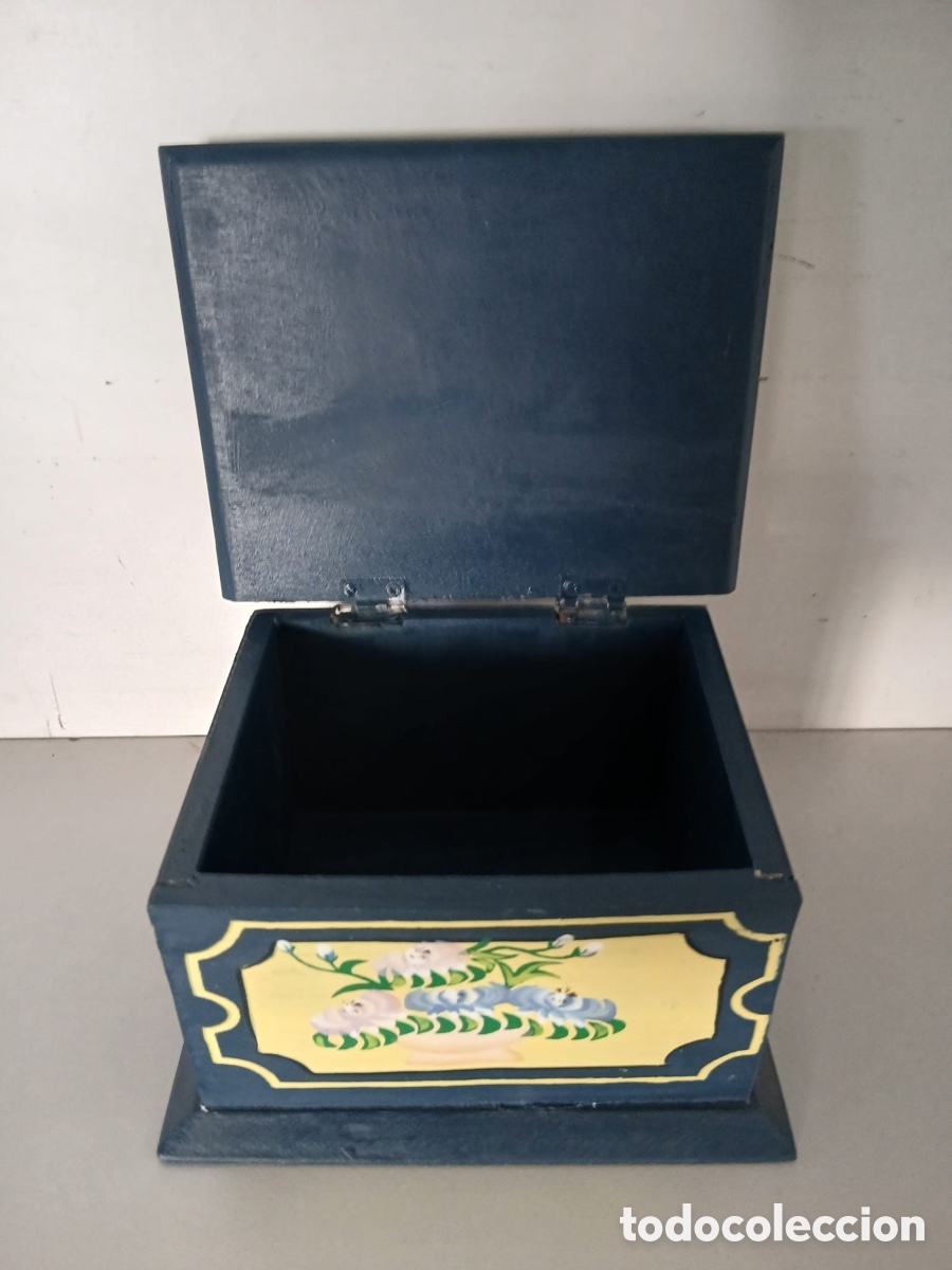 Cajas y cajitas met&aacute;licas: Caja de madera pintada a mano - Foto 2