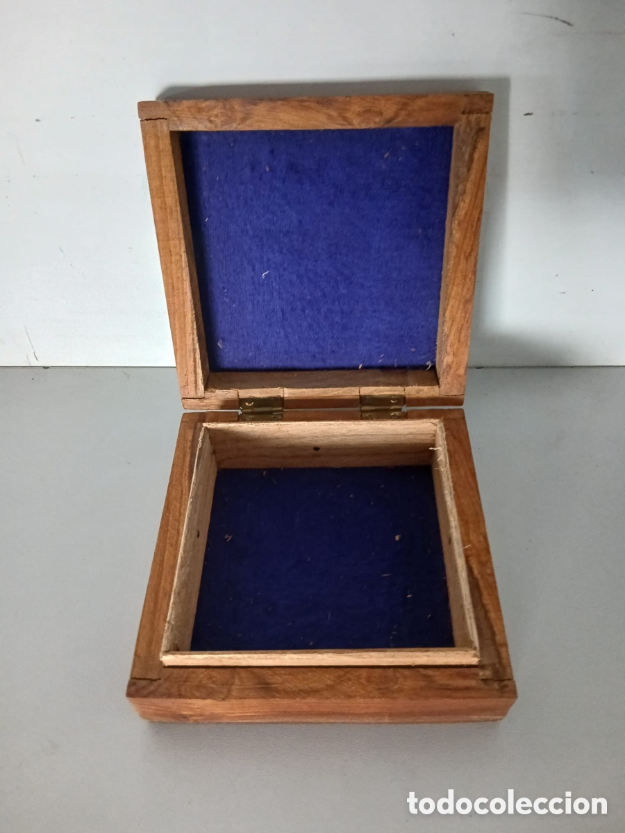 Cajas y cajitas met&aacute;licas: Caja de madera con incrustaciones de lat&oacute;n - Foto 2