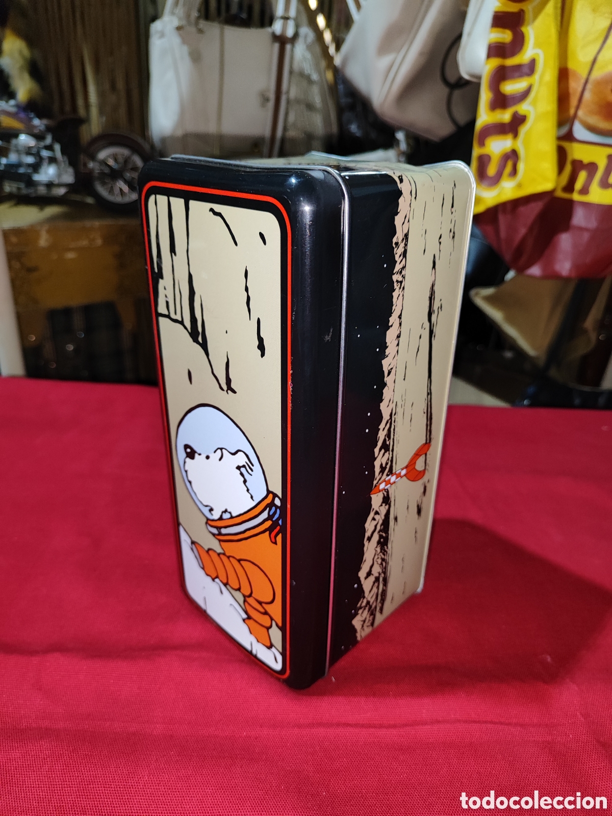 Cajas y cajitas met&aacute;licas: Moderna caja de metal 2020 con dibujos de Milu en el espacio Tint&iacute;n Cohete