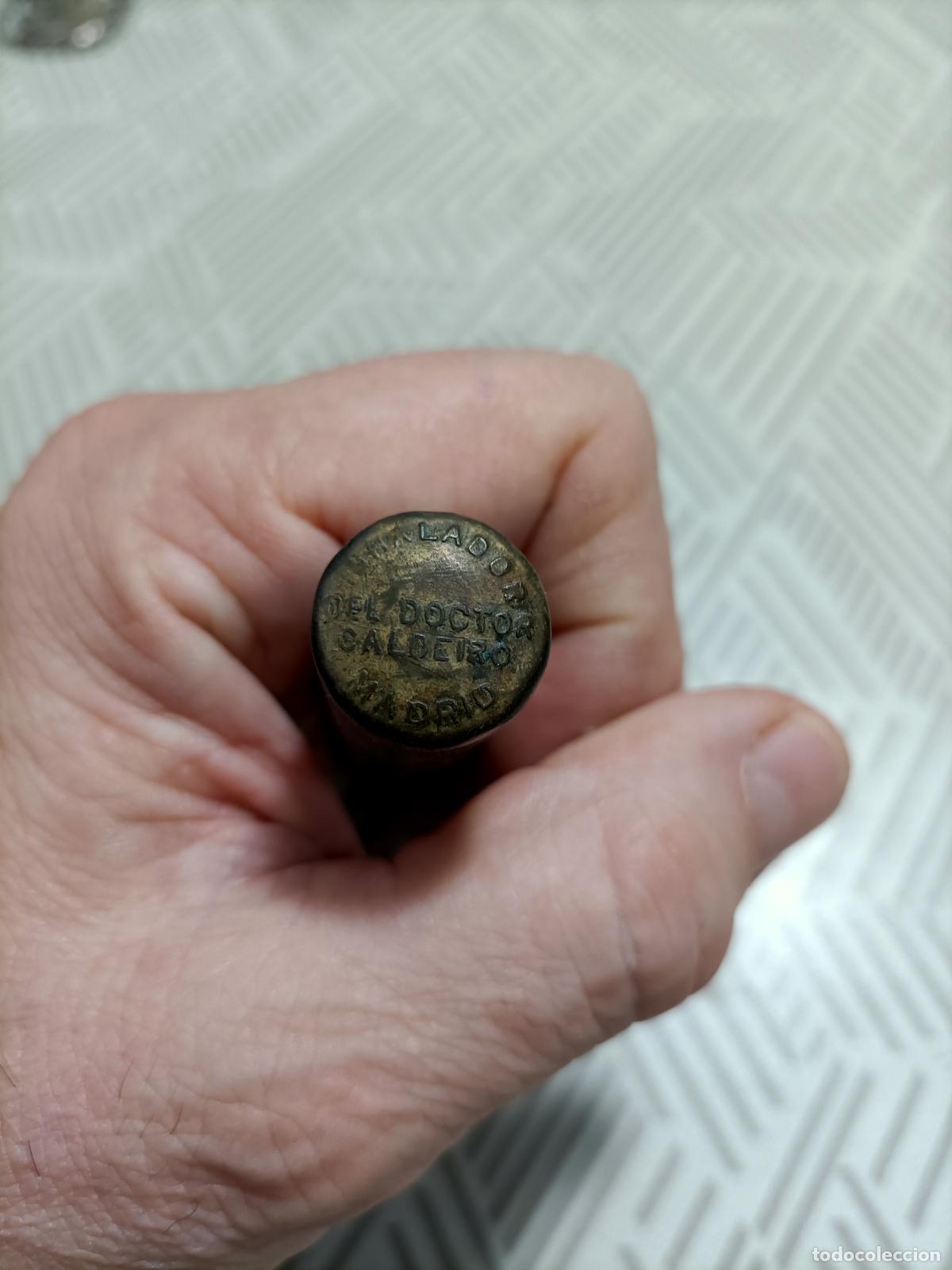 Blechdosen und Kisten: Antigua caja o bote de medicamento