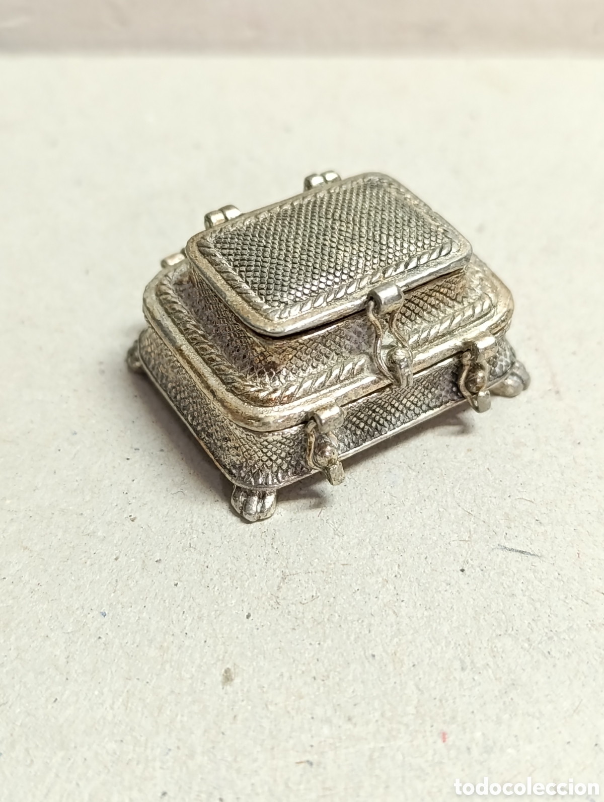 Blechdosen und Kisten: CAJA CAJITA DE METAL, 2 CAJAS EN 1, CON FORMA DE ESCABEL.