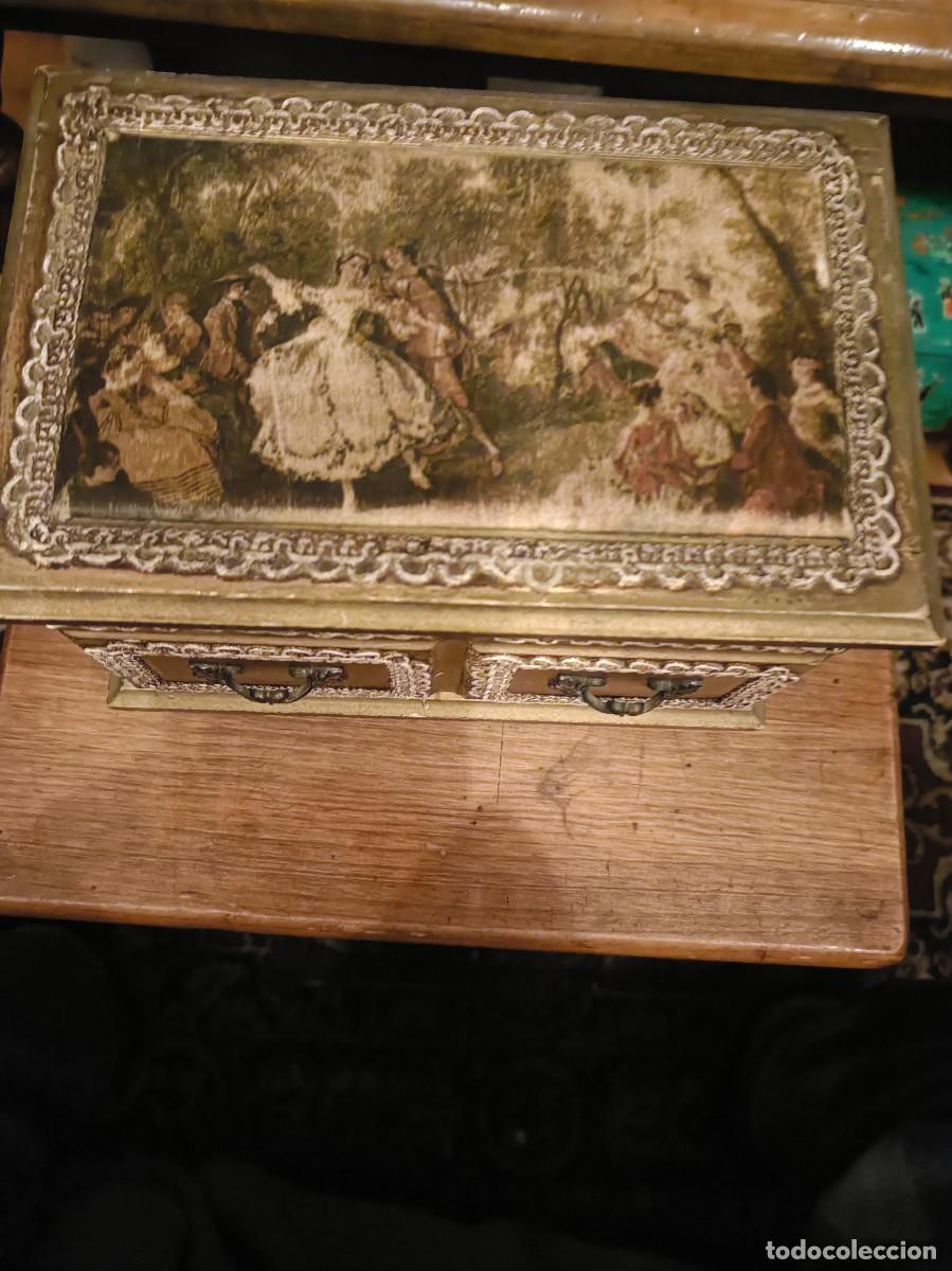 Cajas y cajitas met&aacute;licas: PRECIOSA CAJA MUSICAL MUSICA