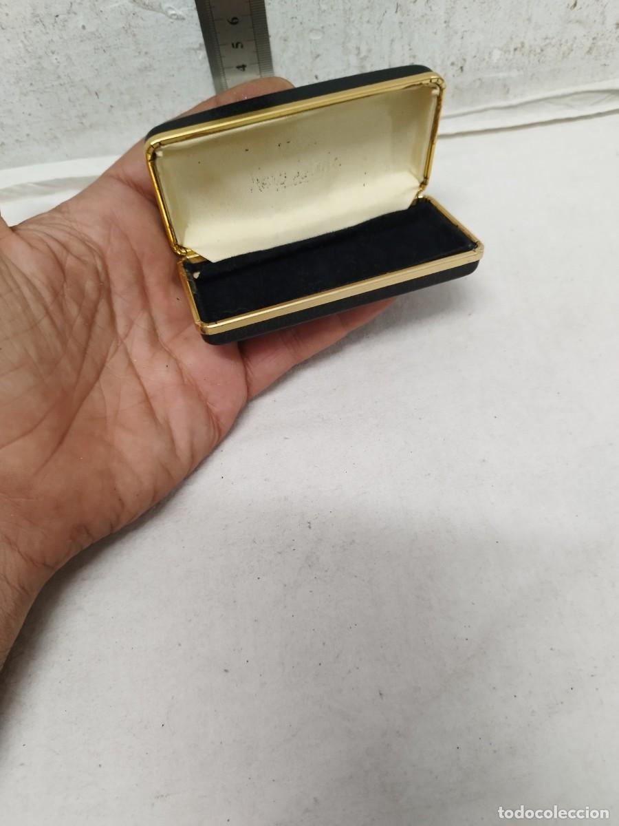 Bo&icirc;tes et petites bo&icirc;tes m&eacute;talliques: Caja de joyer&iacute;a, peque&ntilde;o estuche. New Style.