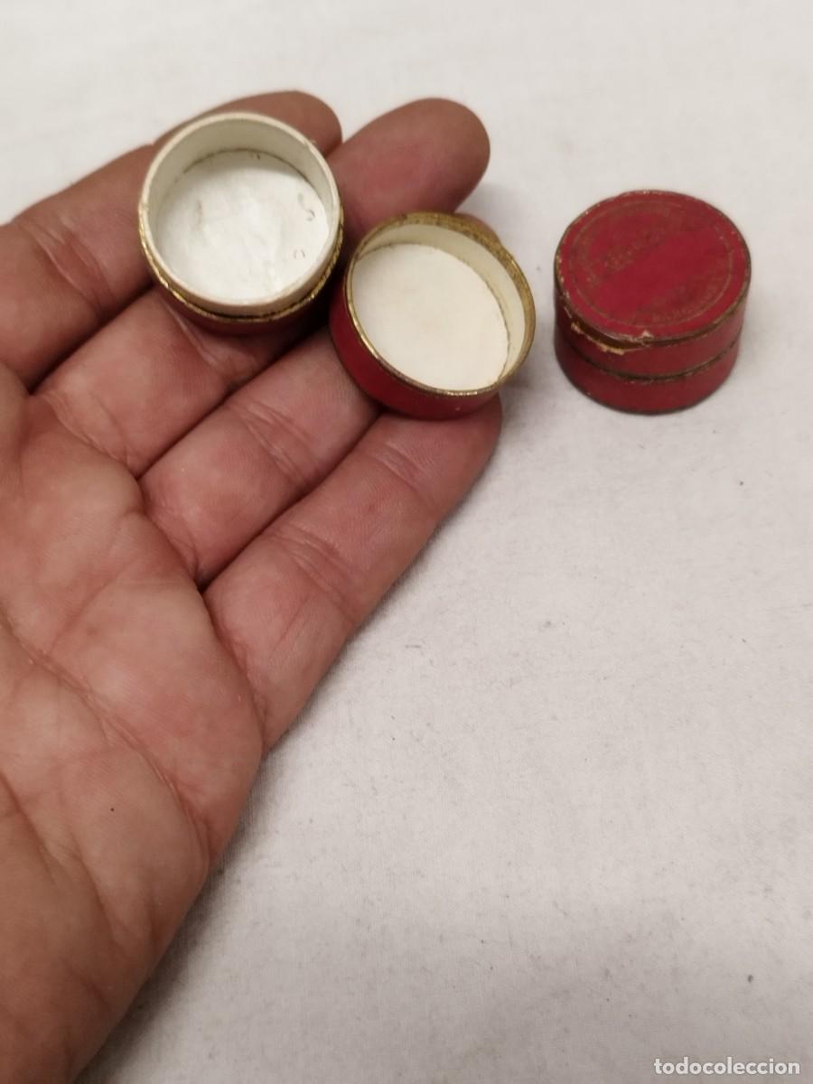 Blechdosen und Kisten: Dos antiguas peque&ntilde;as cajas de farmacia. J. Gorgot, Barcelona.