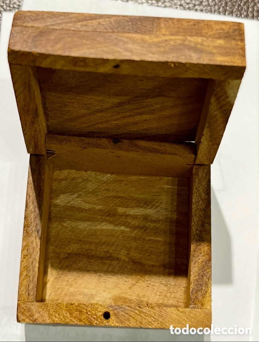 Cajas y cajitas met&aacute;licas: Caja de madera con incrustaciones de bronce. - Foto 2