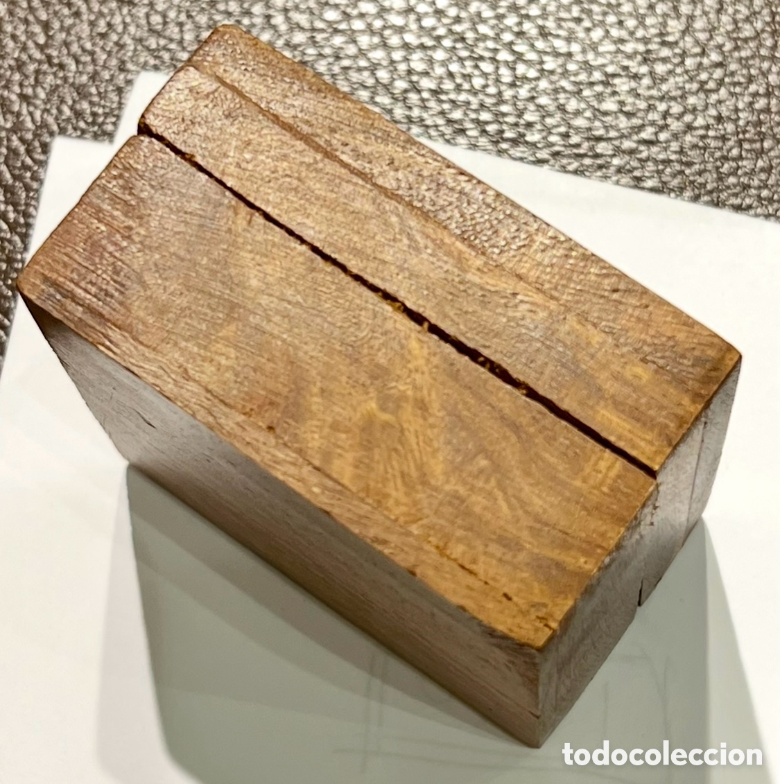Cajas y cajitas met&aacute;licas: Caja de madera con incrustaciones de bronce. - Foto 3