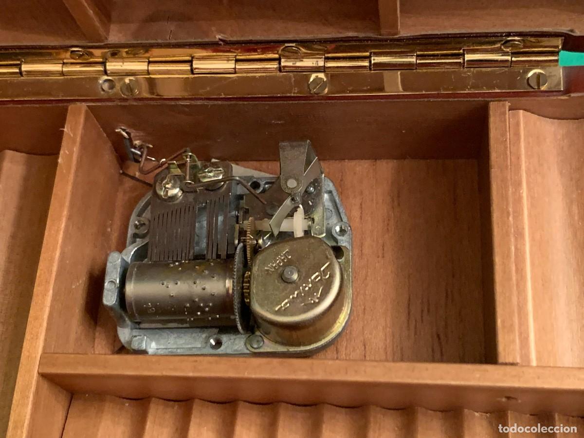 Cajas y cajitas met&aacute;licas: Caja musical de madera para tabaco - Foto 4