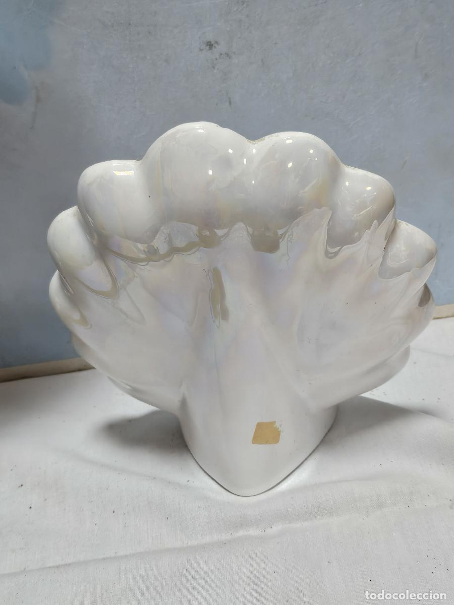 Cajas y cajitas met&aacute;licas: concha de ceramica con virgen - Foto 5