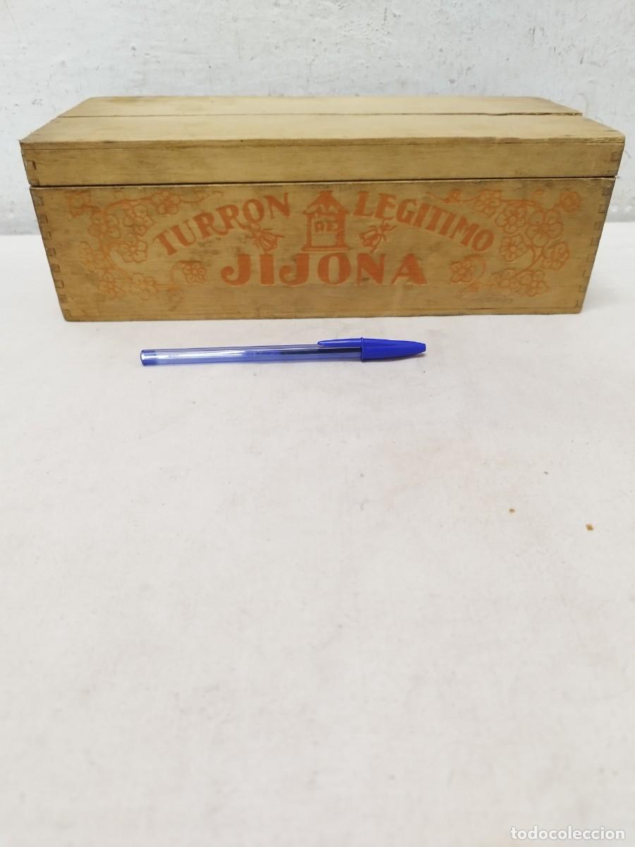 Bo&icirc;tes et petites bo&icirc;tes m&eacute;talliques: Antigua gran caja de madera, de turr&oacute;n legitimo Jijona. Vacia.