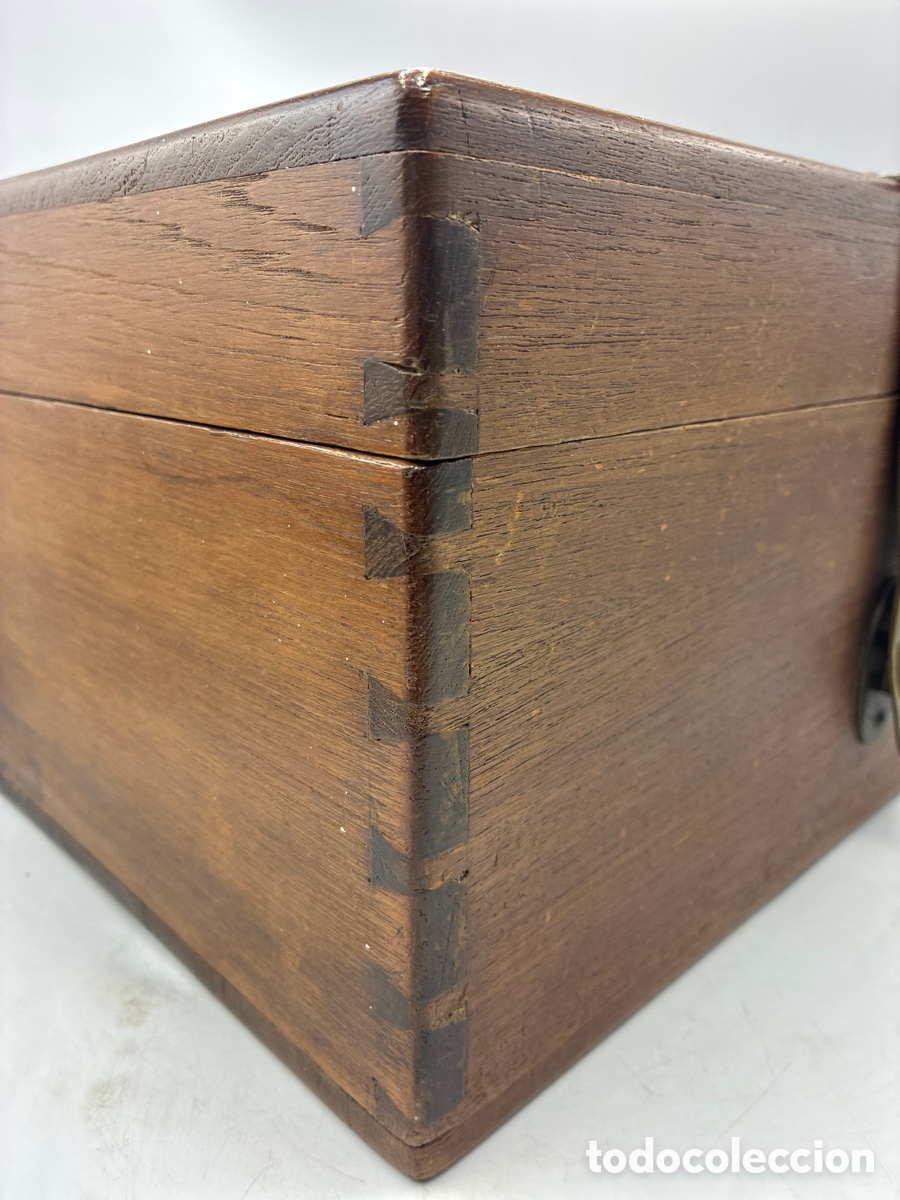 Cajas y cajitas met&aacute;licas: Antigua caja de roble. - Foto 6
