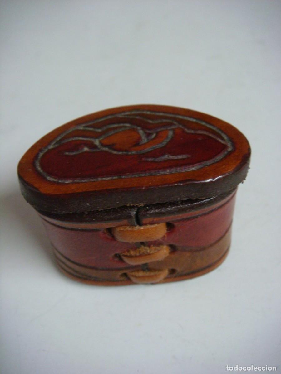 Boxes and metal boxes: CAJITA DE CUERO VACIA-CAJ-N&ordm;-72