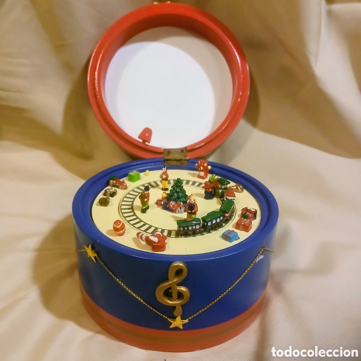 Cajas y cajitas met&aacute;licas: Caja musical de madera - Foto 1