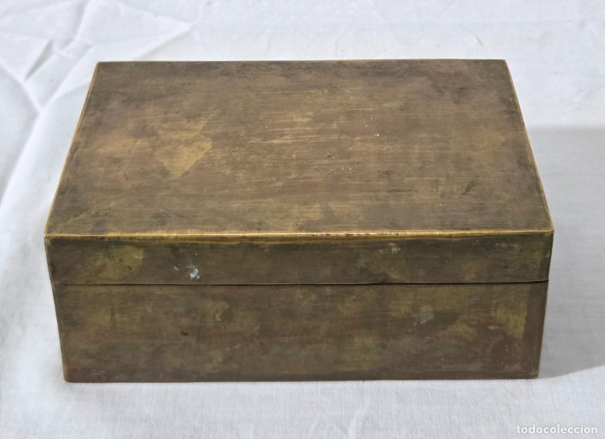 Cajas y cajitas met&aacute;licas: Curiosa caja de madera y bronce - Foto 1