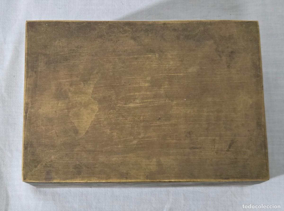 Cajas y cajitas met&aacute;licas: Curiosa caja de madera y bronce - Foto 3