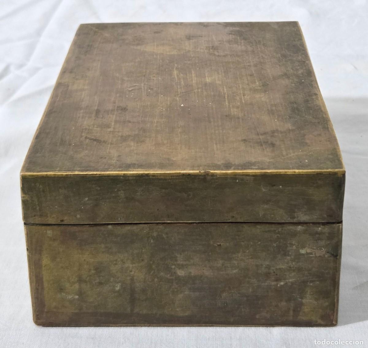 Cajas y cajitas met&aacute;licas: Curiosa caja de madera y bronce - Foto 4