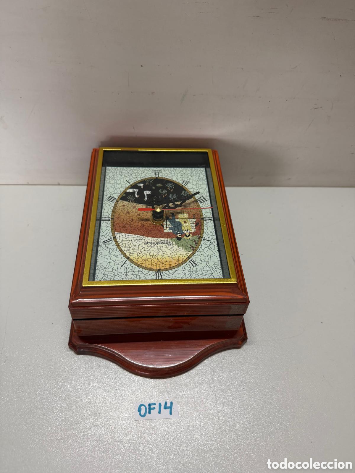 Cajas y cajitas met&aacute;licas: Reloj de madera vintage - Foto 1