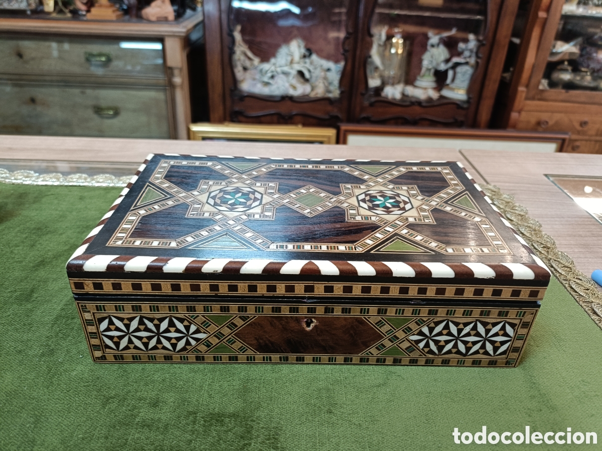 Casse e cassette metalliche: CAJA MADERA TARACEA FORRADA POR DENTRO TERCIOPELO. 23x14x7CM.