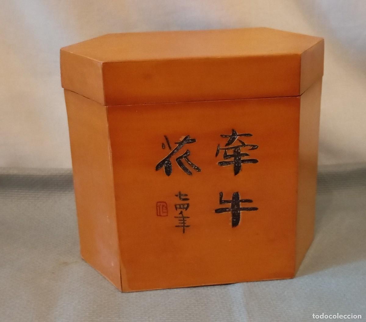 Cajas y cajitas met&aacute;licas: Caja hexagonal china vintage hecha de madera de bamb&uacute; - Foto 1
