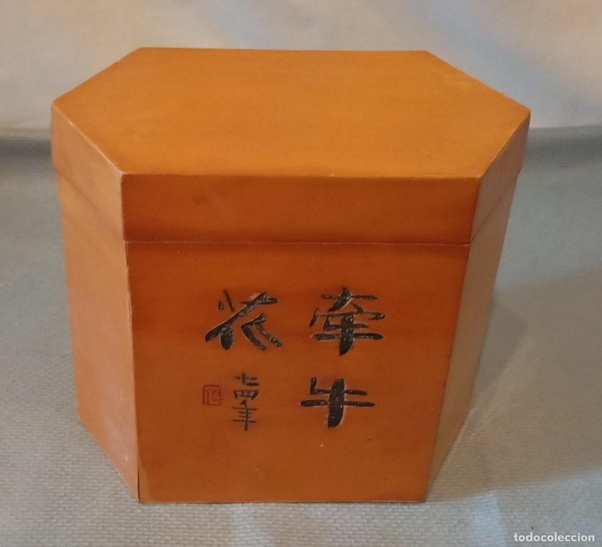Cajas y cajitas met&aacute;licas: Caja hexagonal china vintage hecha de madera de bamb&uacute; - Foto 3