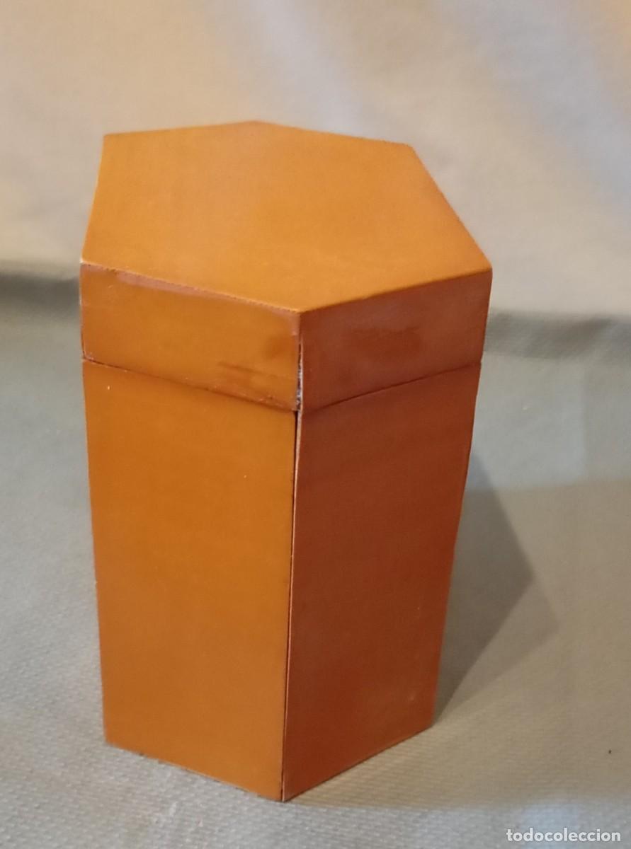 Cajas y cajitas met&aacute;licas: Caja hexagonal china vintage hecha de madera de bamb&uacute; - Foto 4