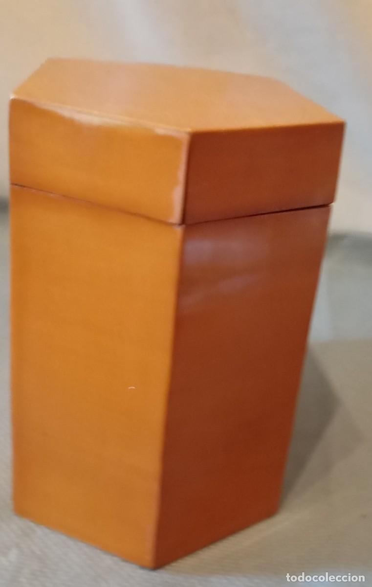 Cajas y cajitas met&aacute;licas: Caja hexagonal china vintage hecha de madera de bamb&uacute; - Foto 8