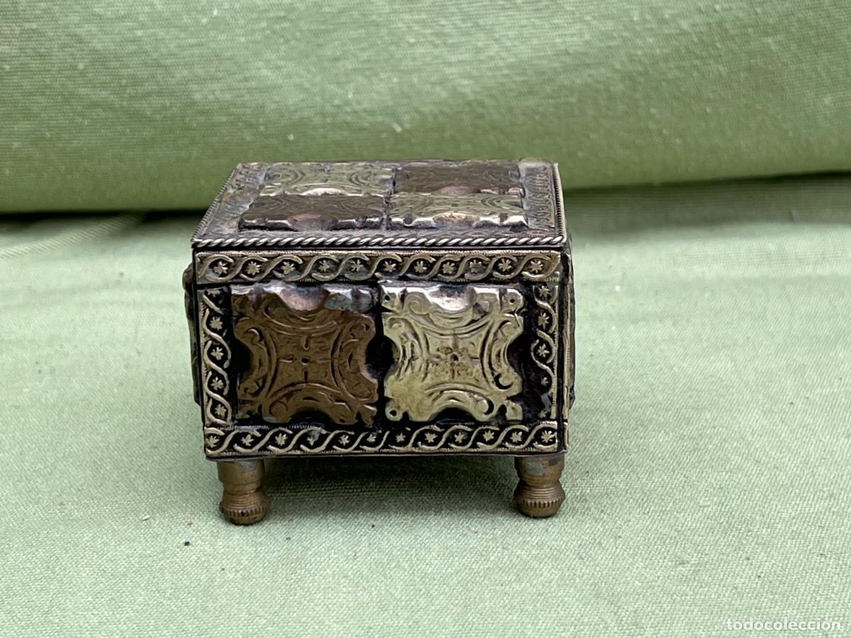 Cajas y cajitas met&aacute;licas: Joyero Vintage Marroqu&iacute; Metal Repujado 5x7cm