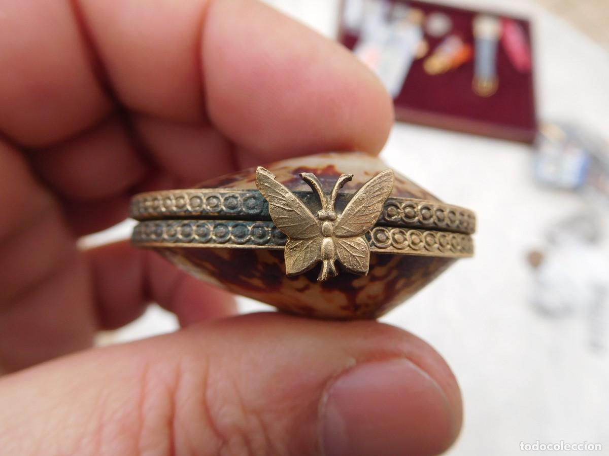 Cajas y cajitas met&aacute;licas: Cajita antigua de bronce y concha - Foto 2