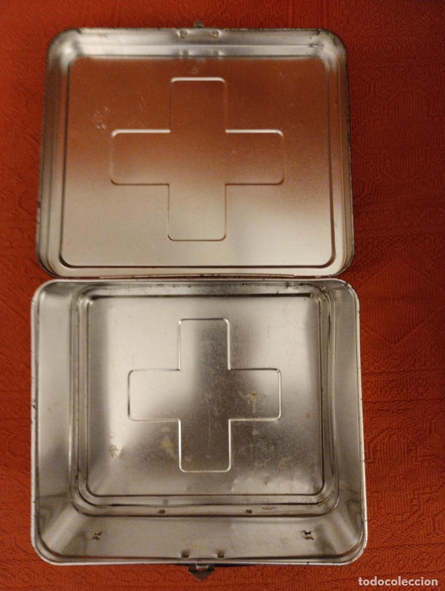 Cajas y cajitas met&aacute;licas: Lote botiquines antiguos - Foto 8