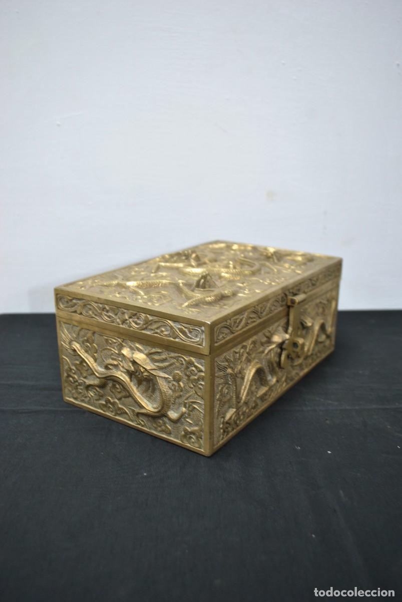 Cajas y cajitas met&aacute;licas: CAJA O COFRE BRONCE REPUJADO - Foto 2